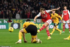 热刺强势开赛，贝里瓦尔头球破门，范德文锦上添花3-0完胜