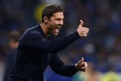 阿扎尔致敬梅西：足球巨星间的球场传奇与足球精神